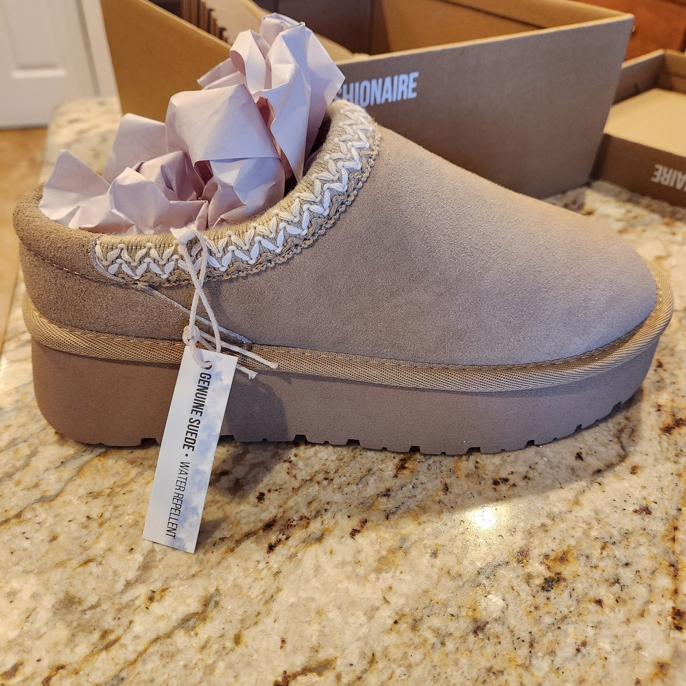 Chic Suede Platform Mules - Cream